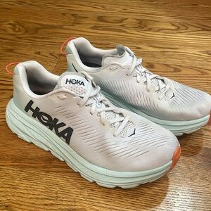 Women’s Hoka One One Rincon 3 Running Shoes. Size 9.5B. Excellent Condition.